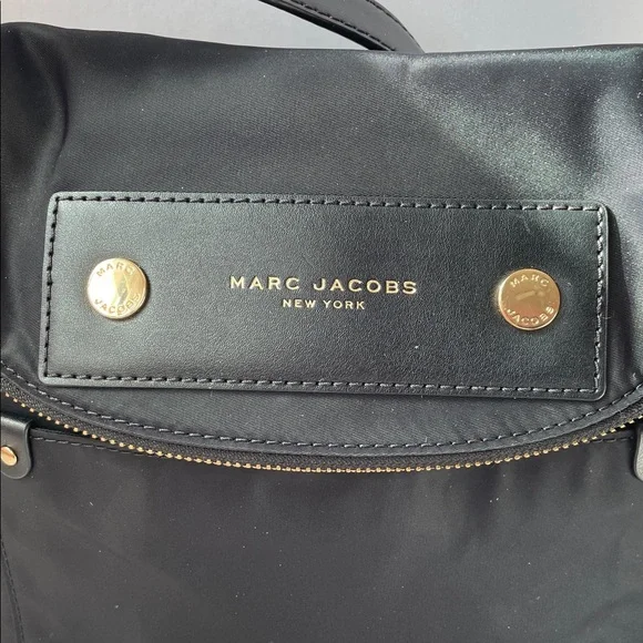 Marc Jacobs Elegant Preppy Black Nylon Crossbody Messenger Bag. - Picture 2 of 9